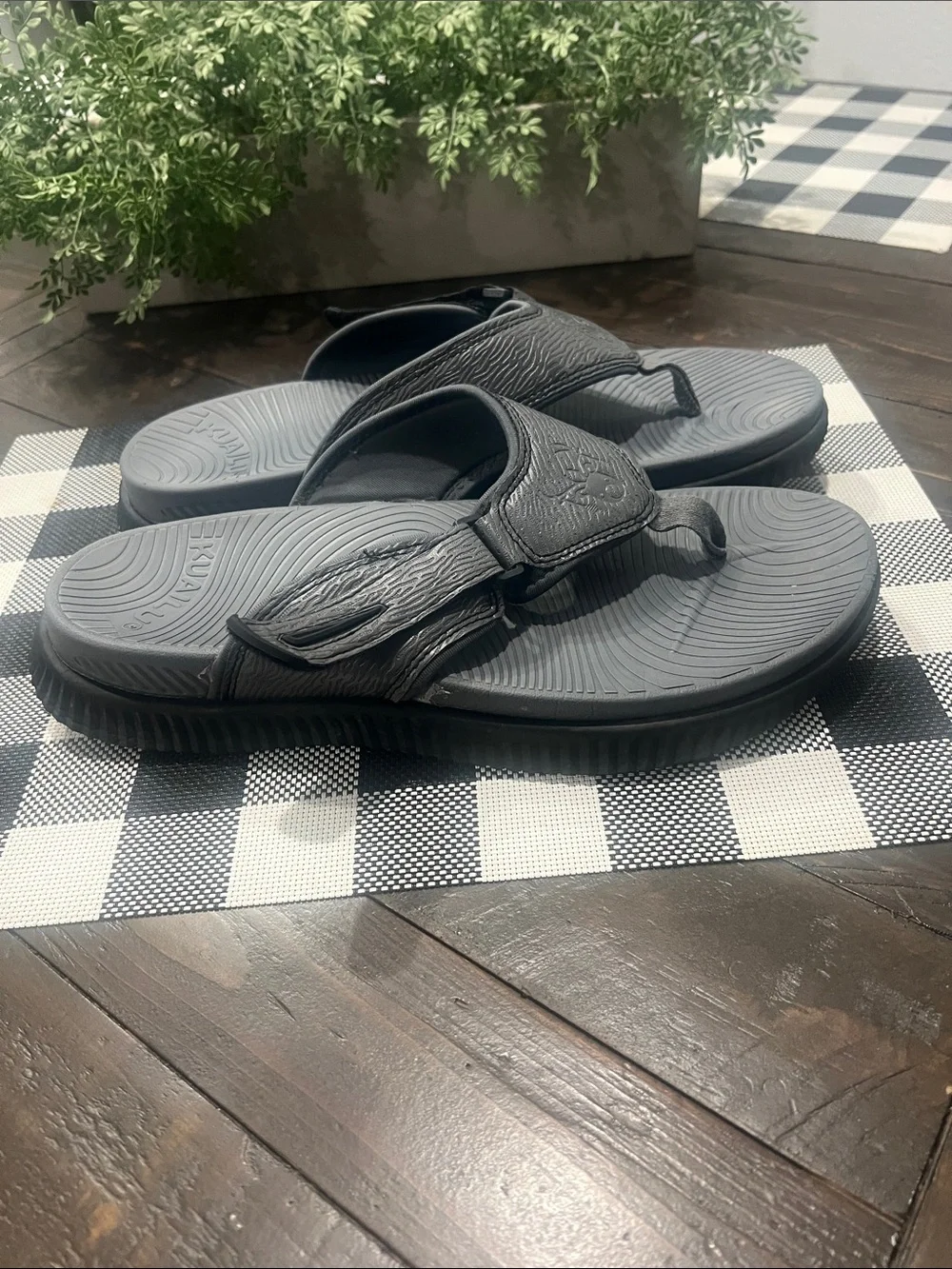 Gray Men's Thong Sandals with Textured Footbed